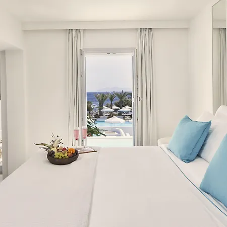 Nikki & Santorini Kamári