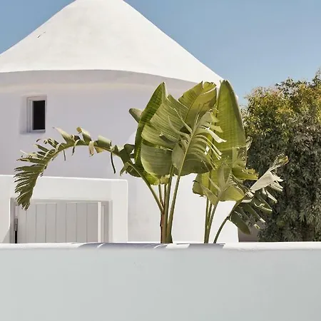 Nikki & Santorini Kamári