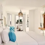 Nikki & Santorini 5*