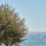 Nikki & Santorini Kamári