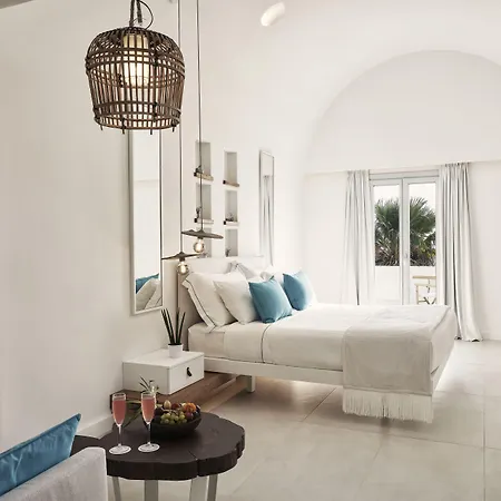 Nikki & Santorini 5*