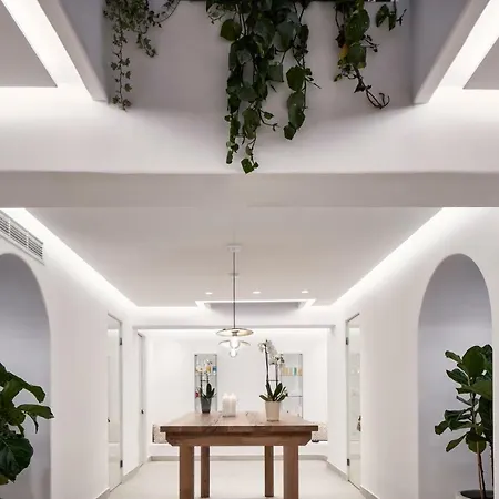 Nikki & Santorini Kamári