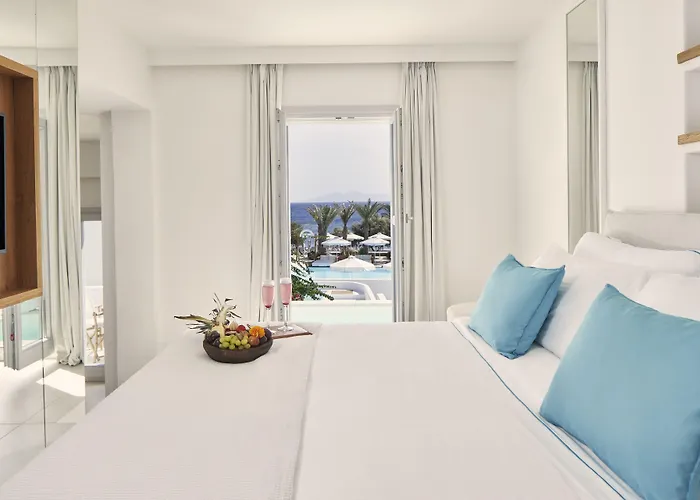 Nikki & Santorini Kamari (Santorini)