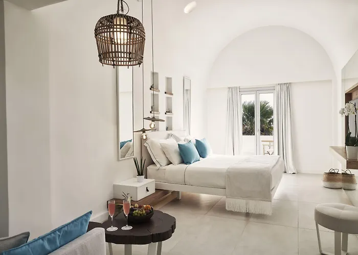 Nikki & Santorini 5*