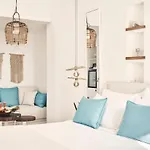 Nikki & Santorini 5*
