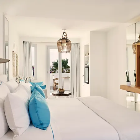 Nikki & Santorini 5*