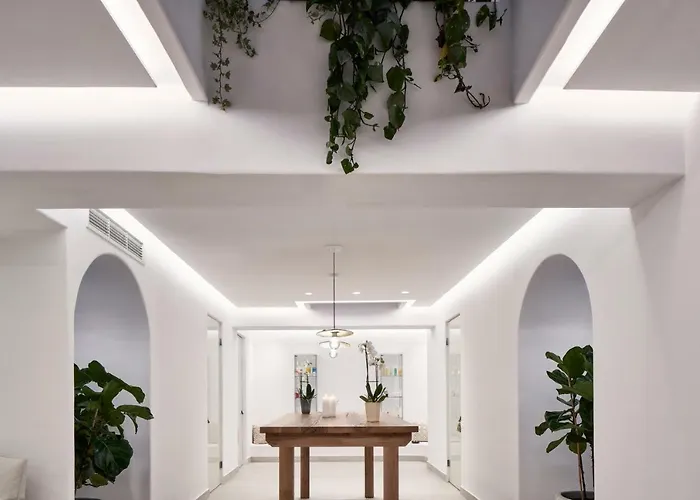 Nikki & Santorini Kamári